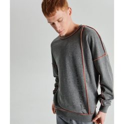 Bluza z neonowym obszyciem - Jasny szary. Szare bluzy męskie marki Cropp, bez wzorów. Za 89.99 zł.