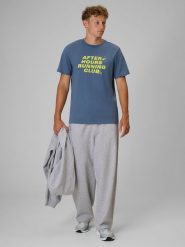 4F T-shirt regular z nadrukiem męski - denim M. Niebieskie koszulki sportowe męskie 4f, m, bez wzorów, z bawełny, klasyczne, bez kołnierzyka. Za 59.99 zł.