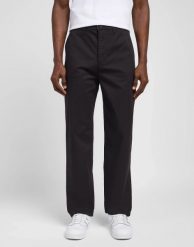 LEE MĘSKIE SPODNIE MATERIAŁOWE LEE RELAXED CHINO BLACK L70XTY01 112145505. Czarne jeansy męskie Lee. Za 229.99 zł.