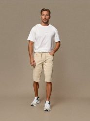 Szorty jeansowe jogger - beżowy. Brązowe szorty męskie Sinsay, m, bez wzorów, z jeansu. Za 69.99 zł.