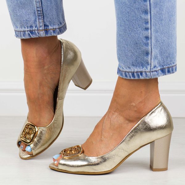 Złote S skórzane Polskie czółenka damskie na słupku Deoni D544A. Żółte czółenka damskie Deoni, bez wzorów, ze skóry, eleganckie, bez obcasa, na słupku, bez zapięcia. Za 459.00 zł.