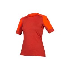 Koszulka rowerowa damska Endura GV500 W. Czerwone bluzy sportowe damskie ENDURA, bez wzorów, bez kołnierzyka, bez ramiączek, rowerowe. Za 399.99 zł.