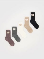 Skarpetki z bawełną 5 pack - czarny. Czarne skarpety damskie Reserved, bez wzorów, z bawełny. Za 39.99 zł.