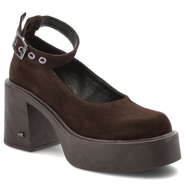 Brązowe Półbuty Karino Welurowe Obuwie Damskie. Brązowe półbuty damskie Karino, bez wzorów, z weluru, eleganckie, bez obcasa, na obcasie, bez zapięcia. Za 433.99 zł.