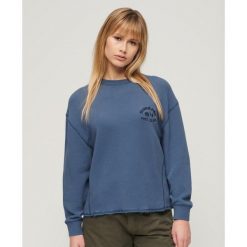 Bluza Essential. Niebieskie koszulki sportowe damskie Superdry., bez wzorów, bez kołnierzyka, bez ramiączek. W wyprzedaży za 242.10 zł.
