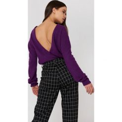 NA-KD Trend Dzianinowy sweter z kopertowym tyłem - Purple. Fioletowe swetry damskie NA-KD Trend, z dzianiny, z kopertowym dekoltem. Za 121.95 zł.