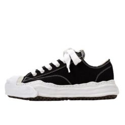 Maison Mihara Yasuhiro Hank Black. Czarne trampki i tenisówki damskie Converse, bez wzorów, bez zapięcia. Za 1,446.60 zł.