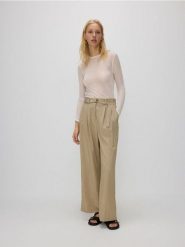 Spodnie z wiskozą - beżowy. Brązowe spodnie materiałowe damskie Reserved, l, bez wzorów, z tkaniny. W wyprzedaży za 45.99 zł.