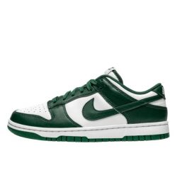 Buty Dorosły Nike Dunk Low biały. Białe obuwie sportowe damskie Nike, bez wzorów, z materiału, do koszykówki. Za 816.49 zł.
