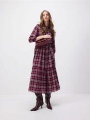 Koszulowa sukienka maxi z wiskozy - ciemnozielony. Zielone sukienki damskie Reserved, l, bez wzorów, z tkaniny, bez kołnierzyka, bez ramiączek, maxi, koszulowe. W wyprzedaży za 99.99 zł.