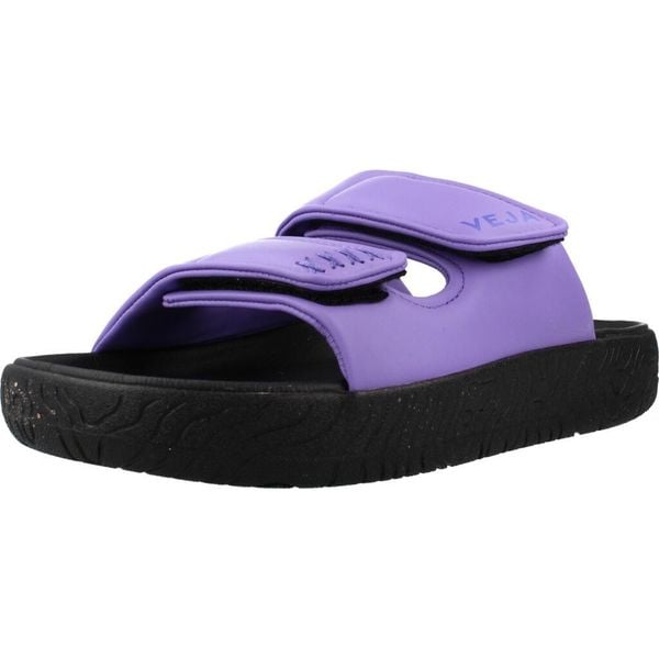 Sandały VEJA EM0221055A Fioletowy. Fioletowe sandały damskie Veja, bez wzorów, ze skóry, bez obcasa, bez zapięcia. Za 529.99 zł.
