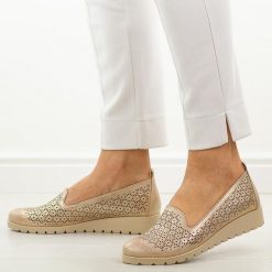 Złote ażurowe półbuty damskie M.Daszyński 1628-20. Żółte półbuty damskie M.Daszyński, na lato, w ażurowe wzory, z jeansu, eleganckie, z okrągłym noskiem, bez obcasa, bez zapięcia. Za 179.00 zł.