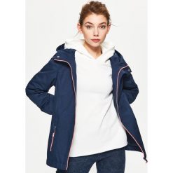Sportowa parka z kapturem - Granatowy. Kurtki sportowe damskie Cropp. W wyprzedaży za 49.99 zł.