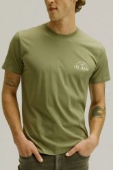 MĘSKA KOSZULKA LEE SMALL LOGO TEE MERCANTILE GREEN 112376520. Zielone t-shirty męskie Lee, m, bez wzorów, bez kołnierzyka. Za 79.99 zł.