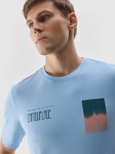 4F T-shirt z nadrukiem męski - niebieski S. Niebieskie koszulki sportowe męskie 4f, m, z aplikacjami, z bawełny, bez kołnierzyka, bez ramiączek. W wyprzedaży za 39.99 zł.