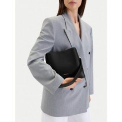 Torebka GINO ROSSI. Czarne torebki do ręki damskie Gino Rossi, bez wzorów, klasyczne, bez dodatków. Za 279.99 zł.