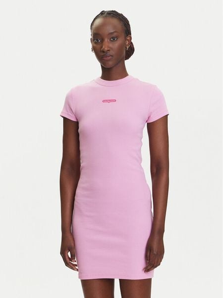 Tommy Jeans Sukienka codzienna Script DW0DW21186 Różowy Slim Fit. Czerwone sukienki damskie Tommy Jeans, na co dzień, xxs, bez wzorów, z bawełny, bez kołnierzyka, bez ramiączek, proste. Za 199.99 zł.