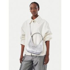 Torebka Calvin Klein. Szare torebki do ręki damskie Calvin Klein, bez wzorów, klasyczne, bez dodatków. Za 409.99 zł.