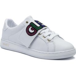 Sneakersy GUESS - Chex FL7CHE ELE12 WHITE. Białe półbuty damskie Guess, z aplikacjami, z materiału, bez obcasa, na płaskiej podeszwie, bez zapięcia. Za 399.00 zł.