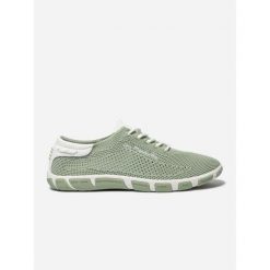 Buty z recyklingu dla kobiet TBS. Zielone obuwie sportowe damskie TBS, bez wzorów, trekkingowe. Za 397.65 zł.