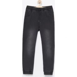 Jeansy jogger - Czarny. Czarne jeansy dla chłopców Reserved. Za 129.99 zł.