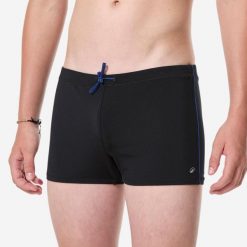 Bokserki pływackie dla dzieci Nabaiji 100+. Czarne kąpielówki dla chłopców Decathlon, bez wzorów, z materiału. Za 29.99 zł.