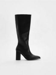 Skórzane kozaki na obcasie - czarny. Czarne kozaki damskie Reserved, ze skóry, przed kolano, bez obcasa, na obcasie. W wyprzedaży za 279.99 zł.