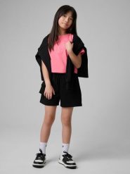 4F Spodenki dresowe dziewczęce - czarne 134 (8-9 lat). Czarne spodenki dla dziewczynek 4f, na lato, bez wzorów, z bawełny. Za 49.99 zł.