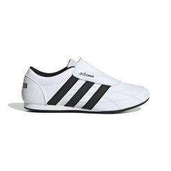 Kobiece trampki adidas Tekwen. Czarne trampki i tenisówki damskie Adidas, bez wzorów, z gumy, eleganckie, bez zapięcia. Za 317.50 zł.