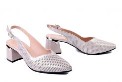 BOCCATO 049.7000 bej saten, czółenka damskie. Brązowe czółenka damskie Boccato, bez wzorów, ze skóry, bez obcasa, na obcasie, bez zapięcia. Za 314.41 zł.