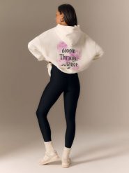 4F Bluza dresowa loose z kapturem damska - beżowa M. Brązowe bluzy damskie 4f, m, bez wzorów, z dresówki, z kapturem. Za 189.99 zł.