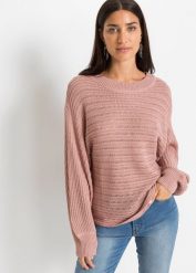Sweter oversize w ażurowy wzór. Czerwone swetry damskie bonprix, w ażurowe wzory, bez kołnierzyka, bez ramiączek, bez kaptura. Za 107.99 zł.