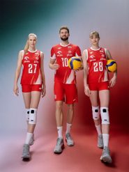 4F Koszulka meczowa replika męska 4F x Polska Siatkówka - czerwona XXL. Czerwone koszulki sportowe męskie 4f, m, bez wzorów, z dzianiny, klasyczne, bez kołnierzyka. Za 199.99 zł.