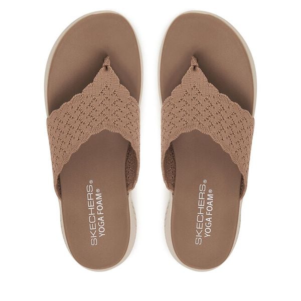 Japonki Skechers. Brązowe klapki damskie Skechers, bez wzorów, bez obcasa. Za 217.99 zł.