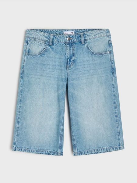 Szorty jeansowe bermudy - niebieski. Niebieskie szorty damskie Sinsay, bez wzorów, z jeansu. Za 59.99 zł.
