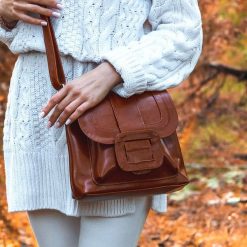 Torebka skórzana damska listonoszka DAN-A T12 camel. Brązowe torby na ramię damskie DAN-A, bez wzorów, ze skóry, małe, bez dodatków. Za 299.99 zł.
