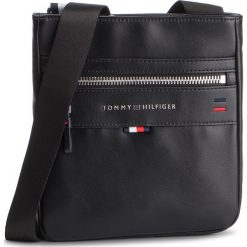 Saszetka TOMMY HILFIGER - Elevated Mini Crossover Novelty AM0AM04640 002. Saszetki męskie marki Tommy Hilfiger. Za 359.00 zł.