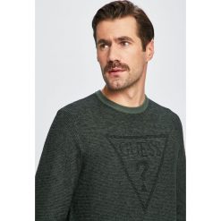 Guess Jeans - Sweter. Zielone swetry przez głowę męskie marki Guess Jeans, z aplikacjami, z bawełny, bez kołnierzyka. Za 399.90 zł.