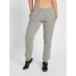 Damskie spodnie dresowe Hummel Red Basic. Szare spodnie dresowe damskie Hummel, s, bez wzorów, z bawełny, do biegania. Za 180.00 zł.