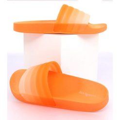 Klapki damskie pomarańczowe K-9183 Orange. Brązowe klapki damskie ButyModne, bez wzorów, z gumy, sportowe, bez obcasa. W wyprzedaży za 73.81 zł.