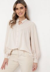 Jasnobeżowa Koszula ze Stójką z Lekko Bufiastymi Rękawami Himastia. Brązowe bluzki damskie Born2be, l, bez wzorów, z jeansu, eleganckie, bez kołnierzyka, bez ramiączek. Za 69.99 zł.