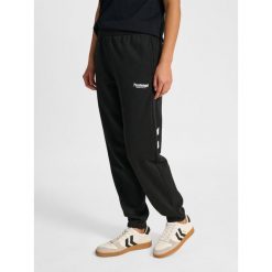 Damskie spodnie dresowe Hummel Legacy 2.0. Czarne spodnie sportowe damskie Hummel, bez wzorów, z dresówki, trekkingowe. Za 269.50 zł.