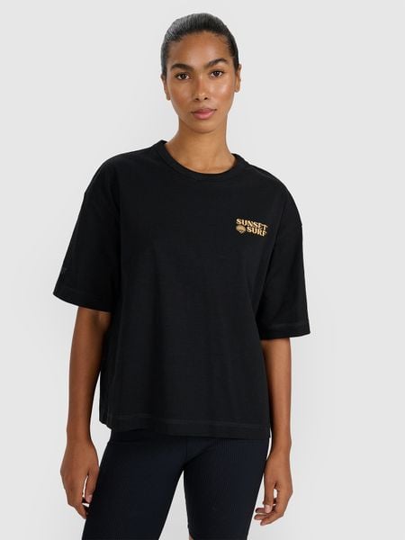 4F T-shirt oversize z nadrukiem damski - czarny S. Czarne koszulki sportowe damskie 4f, s, bez wzorów, z bawełny, klasyczne, bez kołnierzyka. W wyprzedaży za 29.99 zł.