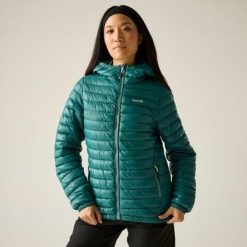Damska pikowana kurtka Hurden. Niebieskie kurtki sportowe damskie Regatta, bez wzorów, z poliamidu, bez kaptura, trekkingowe. W wyprzedaży za 249.99 zł.