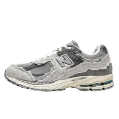 Buty do chodzenia dla dorosłych New Balance 2002R Protection Pack Rain Cloud. Szare obuwie sportowe damskie New Balance, bez wzorów, trekkingowe. W wyprzedaży za 1,303.60 zł.