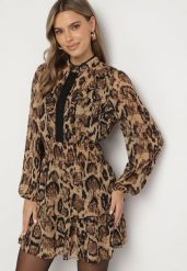 Brązowa Rozkloszowana Sukienka ze Stójką i Falbankami w Panterkowy Wzór Labinora. Brązowe sukienki damskie Born2be, na co dzień, l, bez wzorów, eleganckie, bez kołnierzyka, bez ramiączek, mini, kopertowe. Za 159.99 zł.