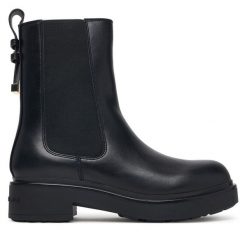 Botki Armani Exchange. Czarne botki damskie Armani Exchange, bez obcasa, na płaskiej podeszwie, bez zapięcia. Za 1,129.00 zł.