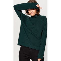 Sweter z półgolfem - Zielony. Swetry damskie marki Mohito. W wyprzedaży za 79.99 zł.