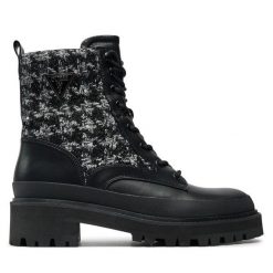 Trapery Guess. Czarne śniegowce i trapery damskie Guess. Za 589.99 zł.