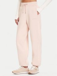 Guess Spodnie dresowe V5BB10 KB681 Różowy Regular Fit. Czerwone spodnie dresowe damskie Guess, xl, z aplikacjami, z dresówki. Za 299.99 zł.